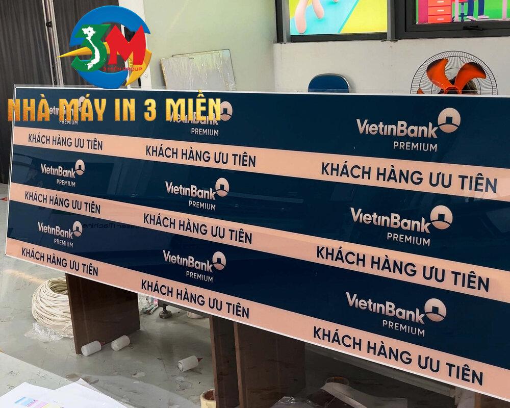 In UV trên MICA trắng sữa làm quảng cáo